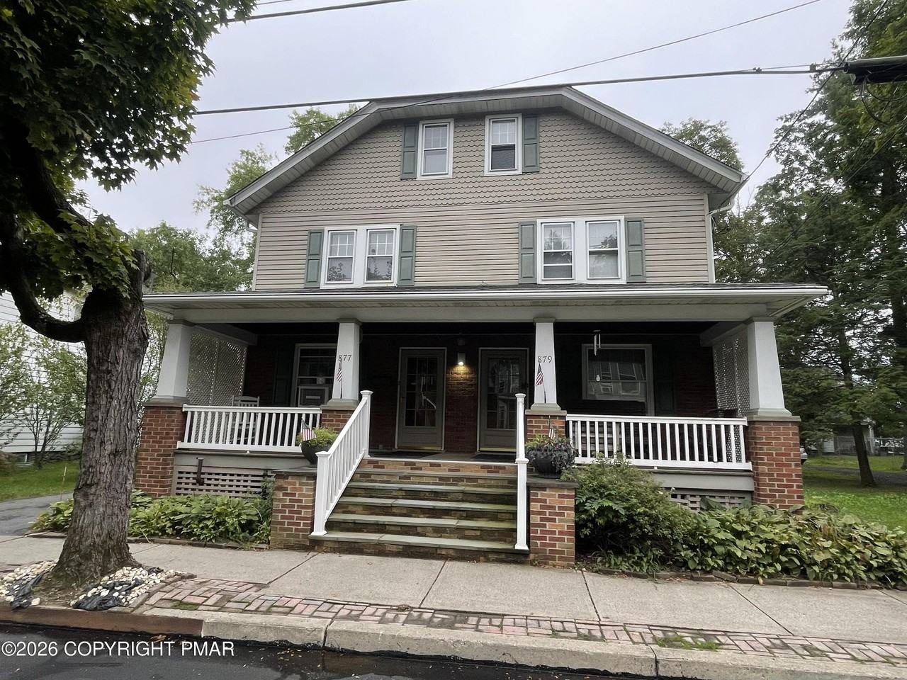 877 Scott St - Photo 3 of 34