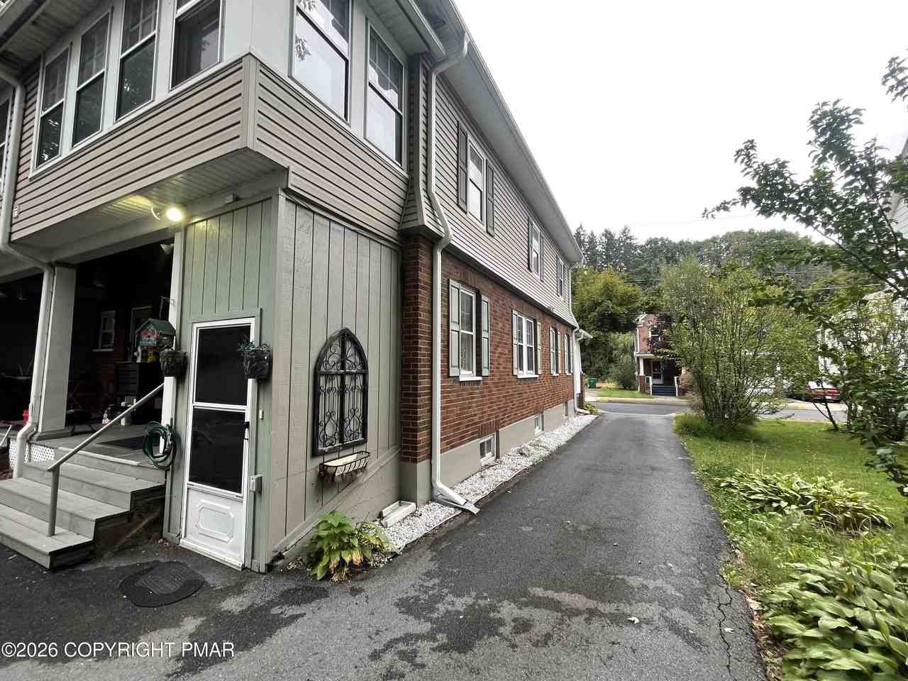 877 Scott St - Photo 4 of 34