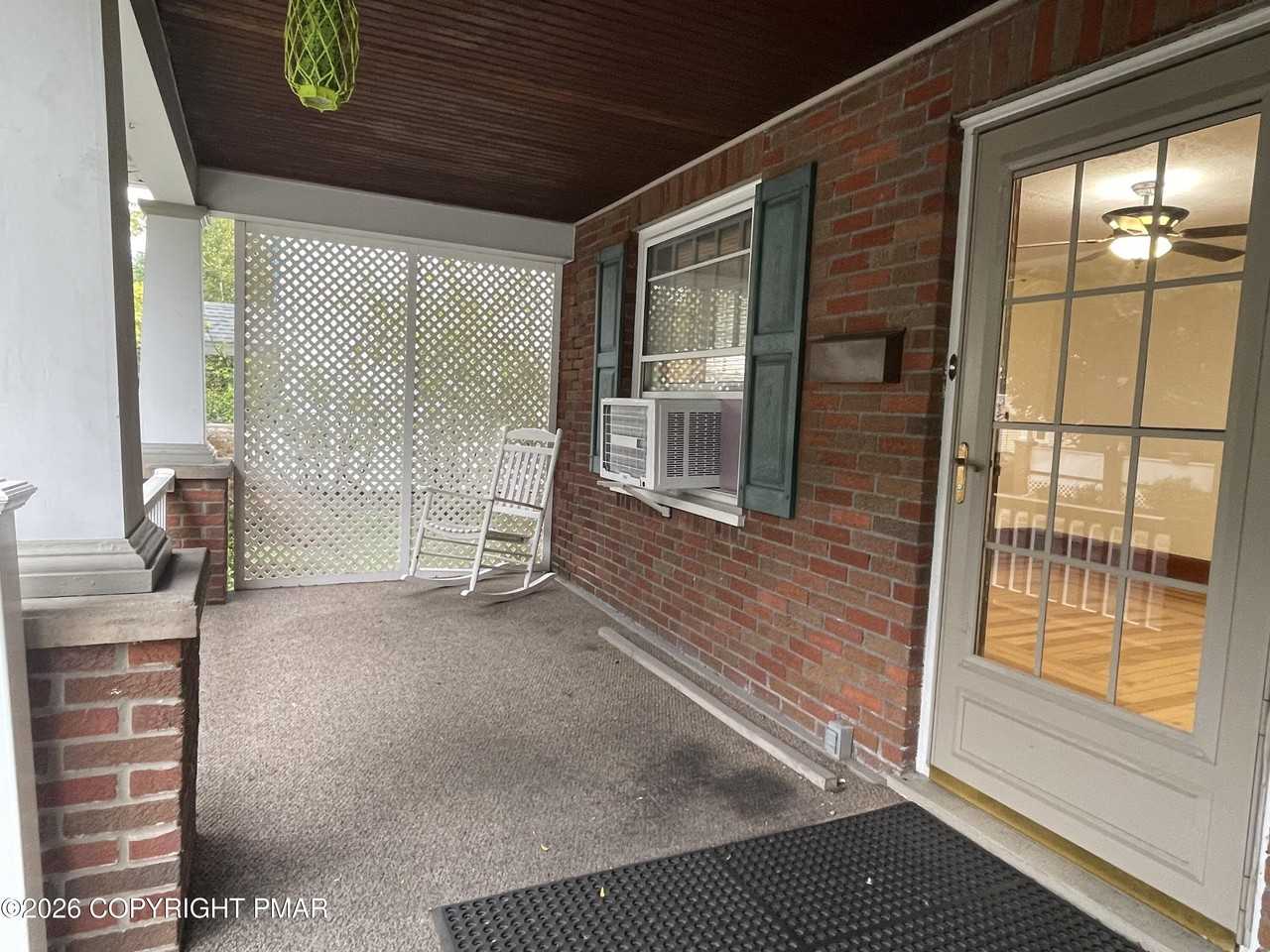 877 Scott St - Photo 7 of 34