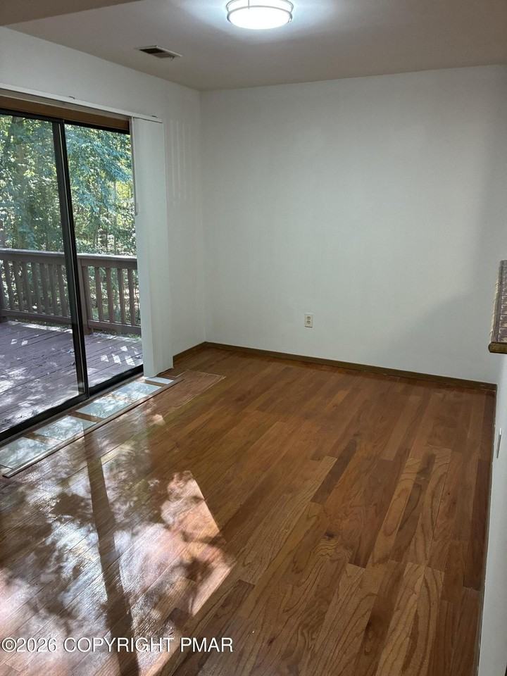 419 Tudor Ct - Photo 4 of 18
