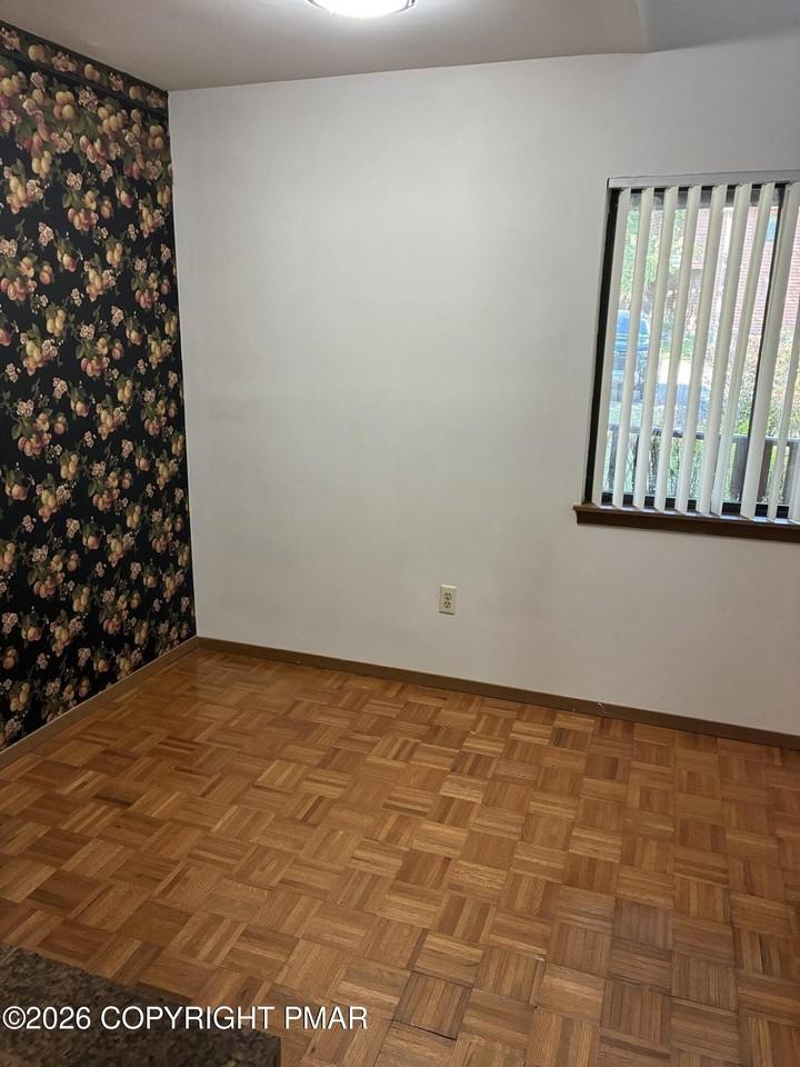 419 Tudor Ct - Photo 6 of 18