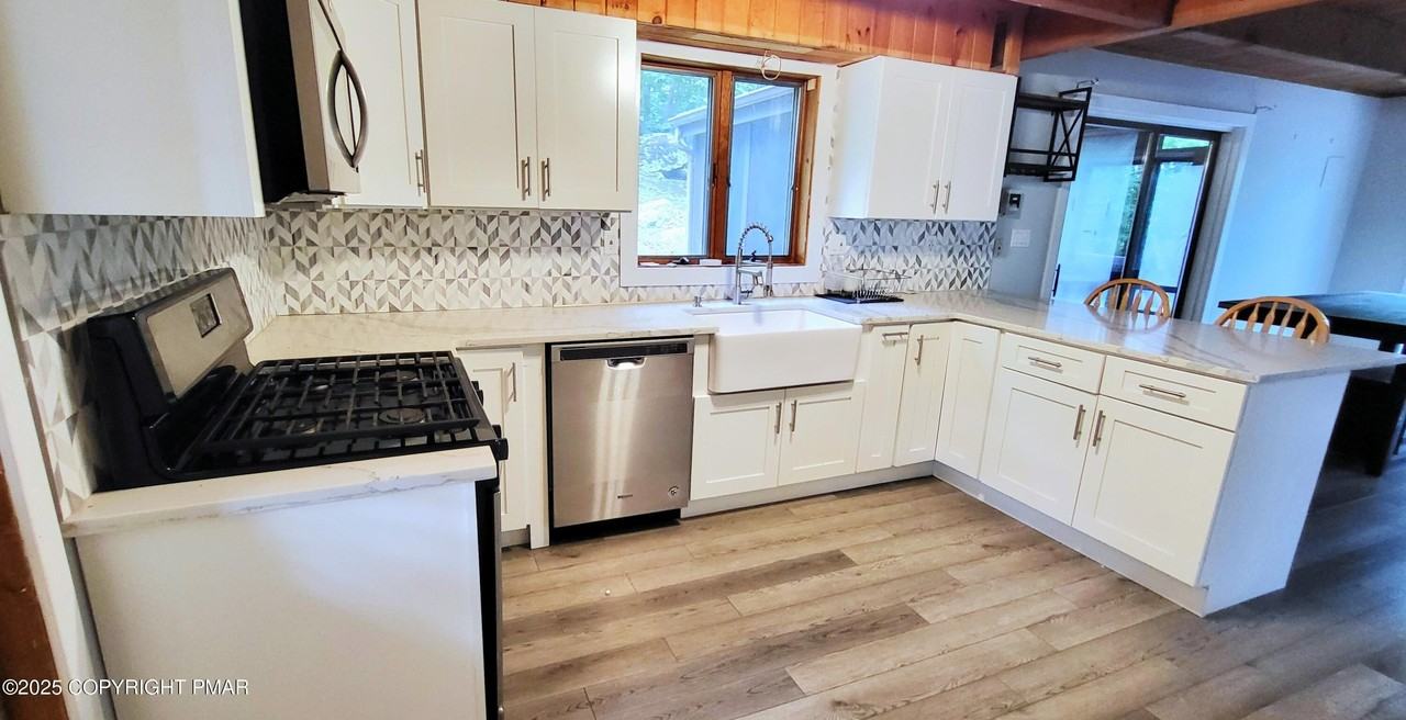 171 Cambridge Ct - Photo 4 of 37