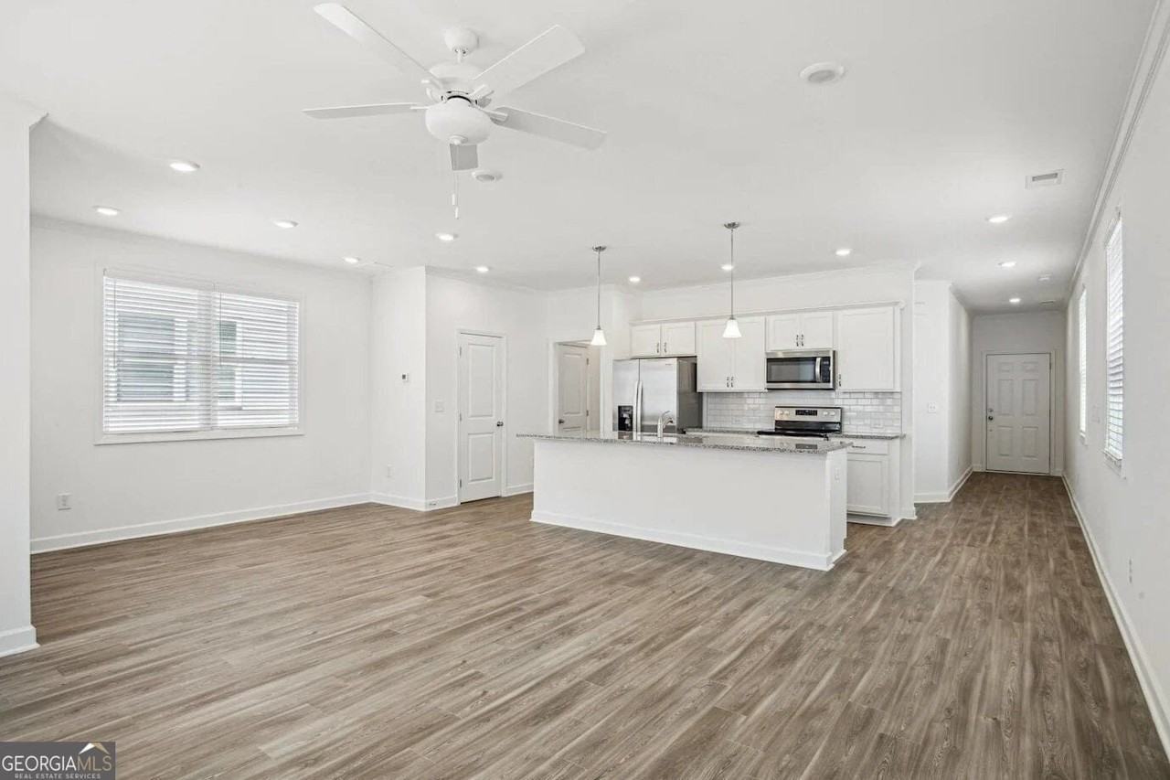 4021 Hillmont Ln - Photo 4 of 12