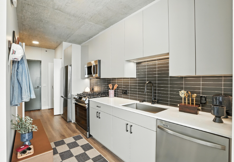 1100 W Carroll Ave - Photo 3 of 18