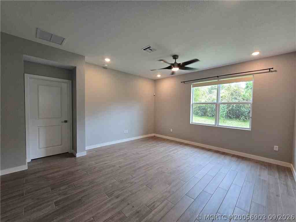 1404 Ne White Pine Ter - Photo 7 of 23
