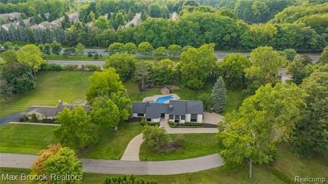 3332 Barlyn Ln - Photo 3 of 50