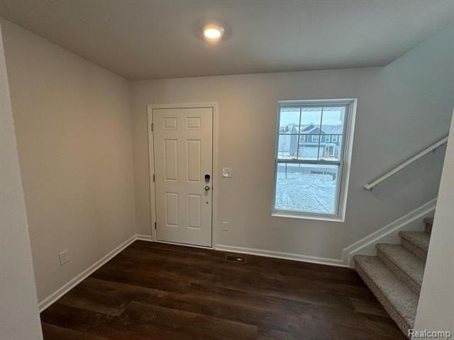 581 Village Point Cir - Photo 3 of 27
