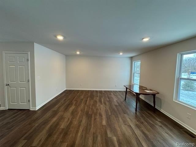 581 Village Point Cir - Photo 4 of 27