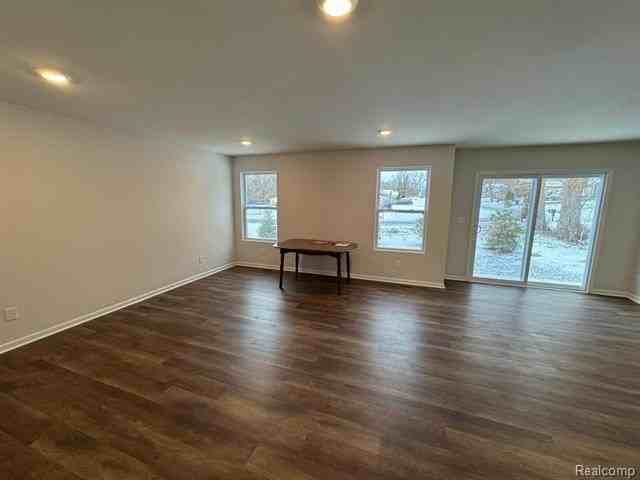 581 Village Point Cir - Photo 6 of 27