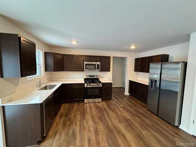 581 Village Point Cir - Photo 7 of 27