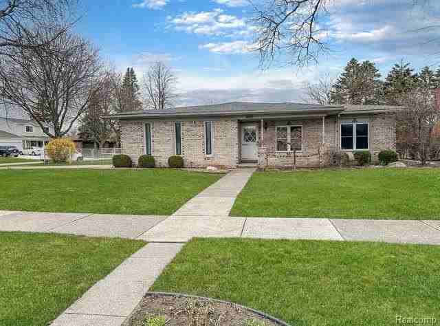 3007 Warrington Dr - Photo 2 of 29