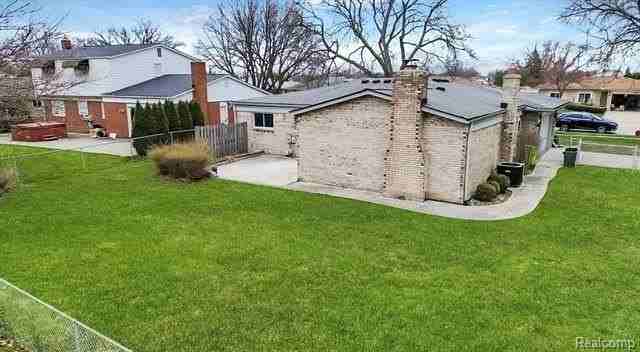 3007 Warrington Dr - Photo 3 of 29