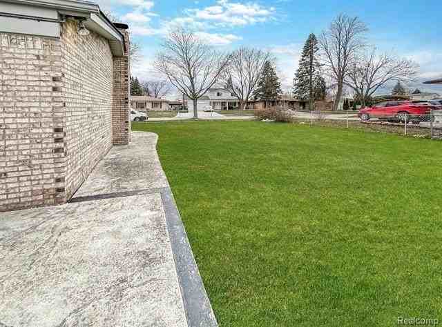 3007 Warrington Dr - Photo 4 of 29
