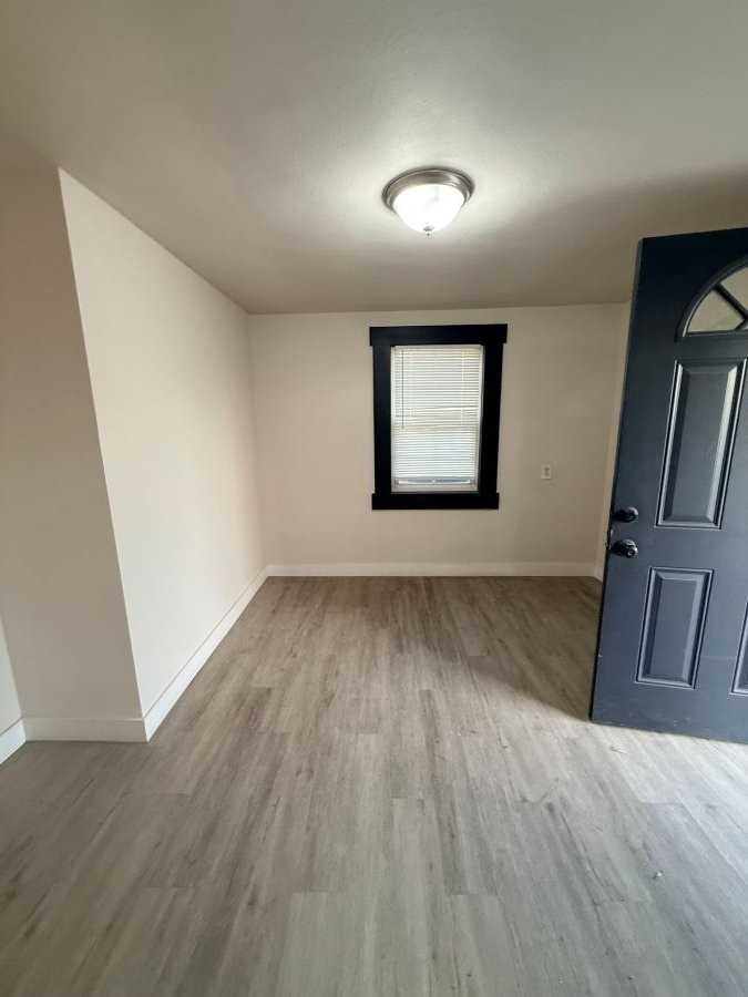 177 W B St - Photo 6 of 11