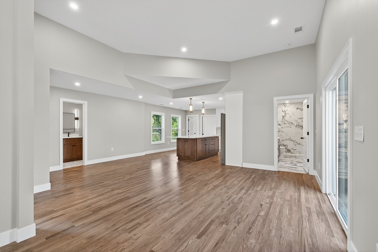 403 Main St - Photo 3 of 19