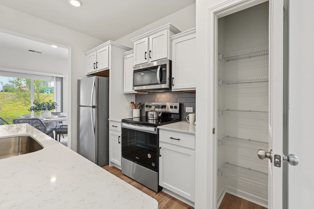 234 Banbury Ln - Photo 4 of 18