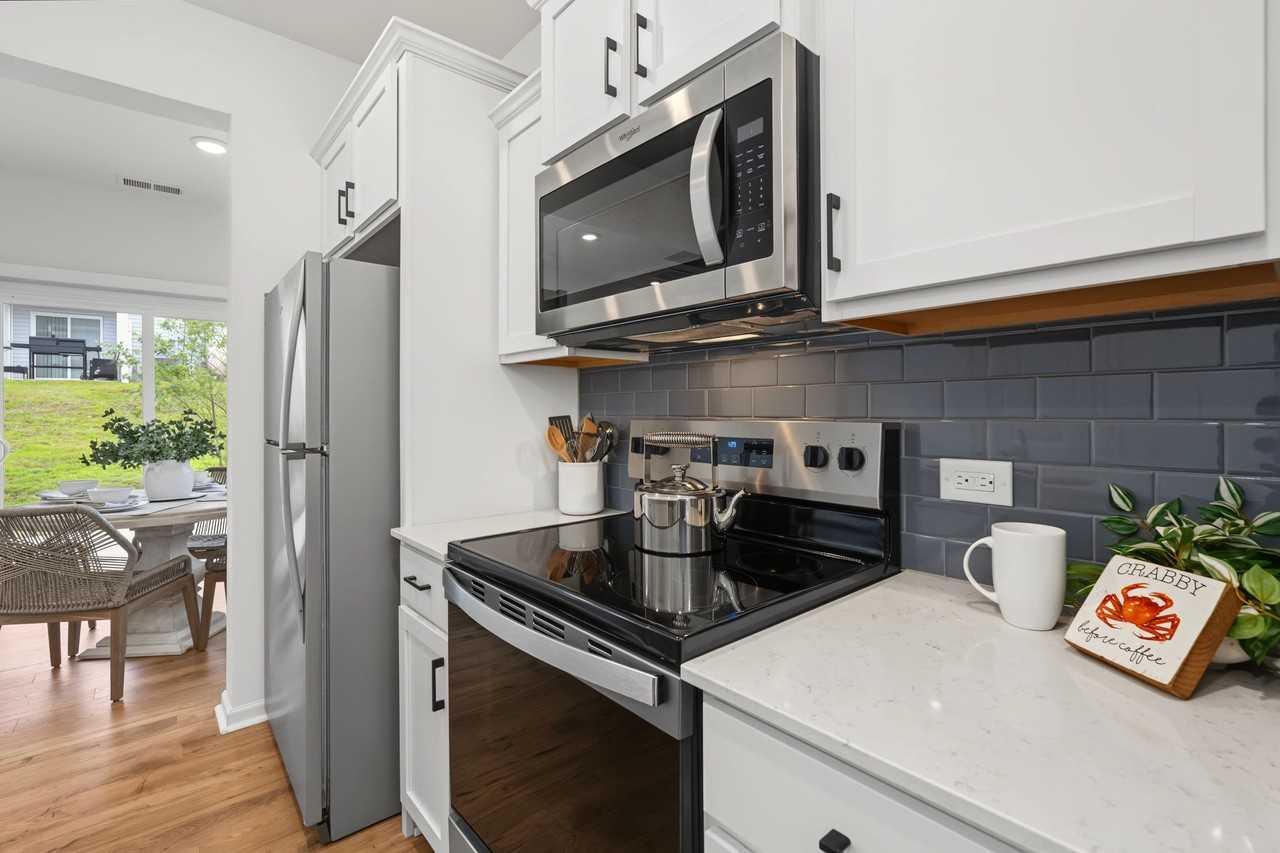 234 Banbury Ln - Photo 6 of 18