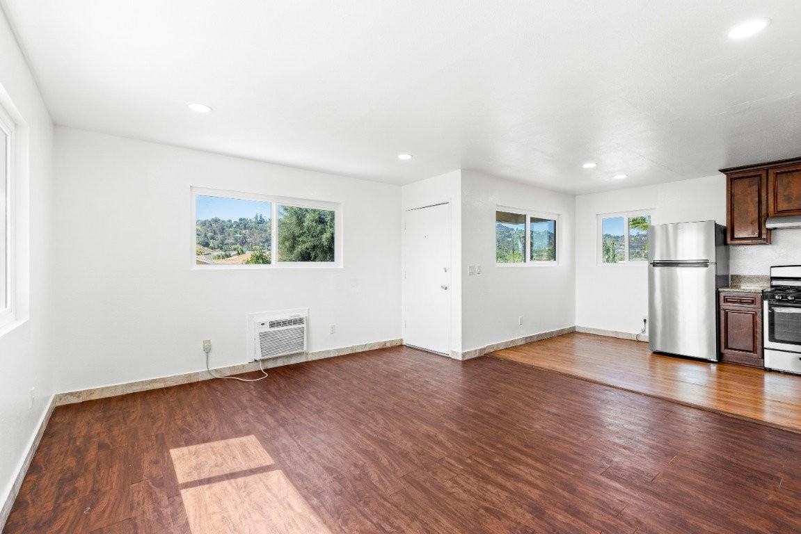 1031 Leslie Rd - Photo 2 of 19