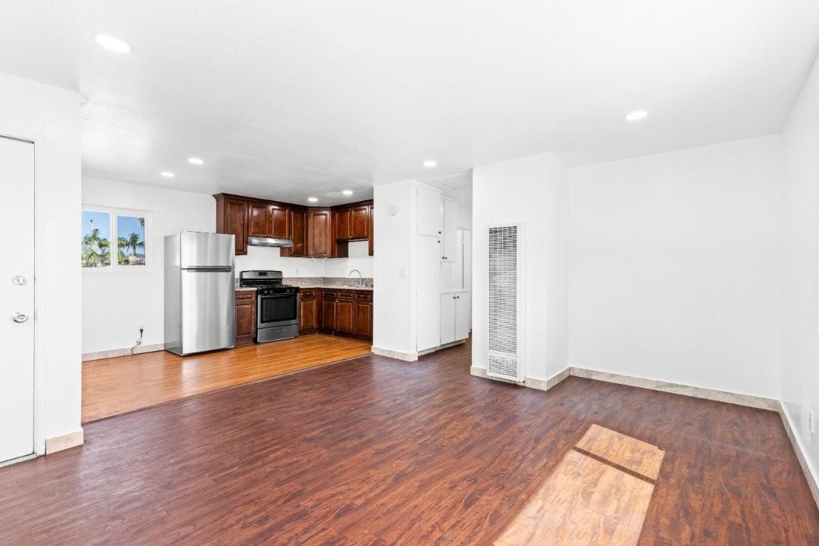 1031 Leslie Rd - Photo 3 of 19