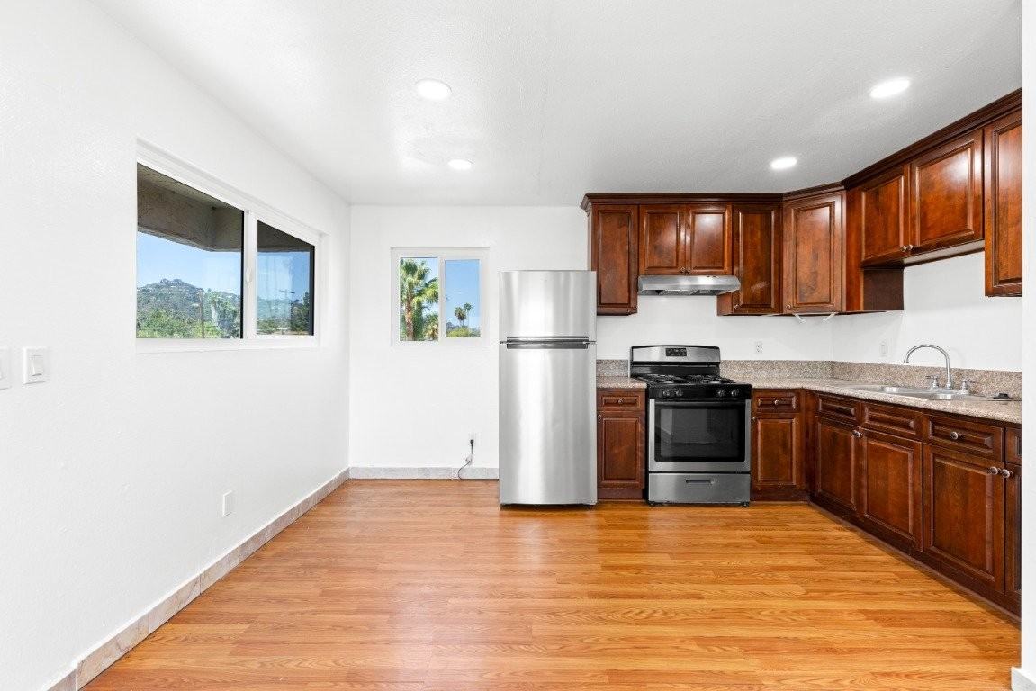 1031 Leslie Rd - Photo 4 of 19