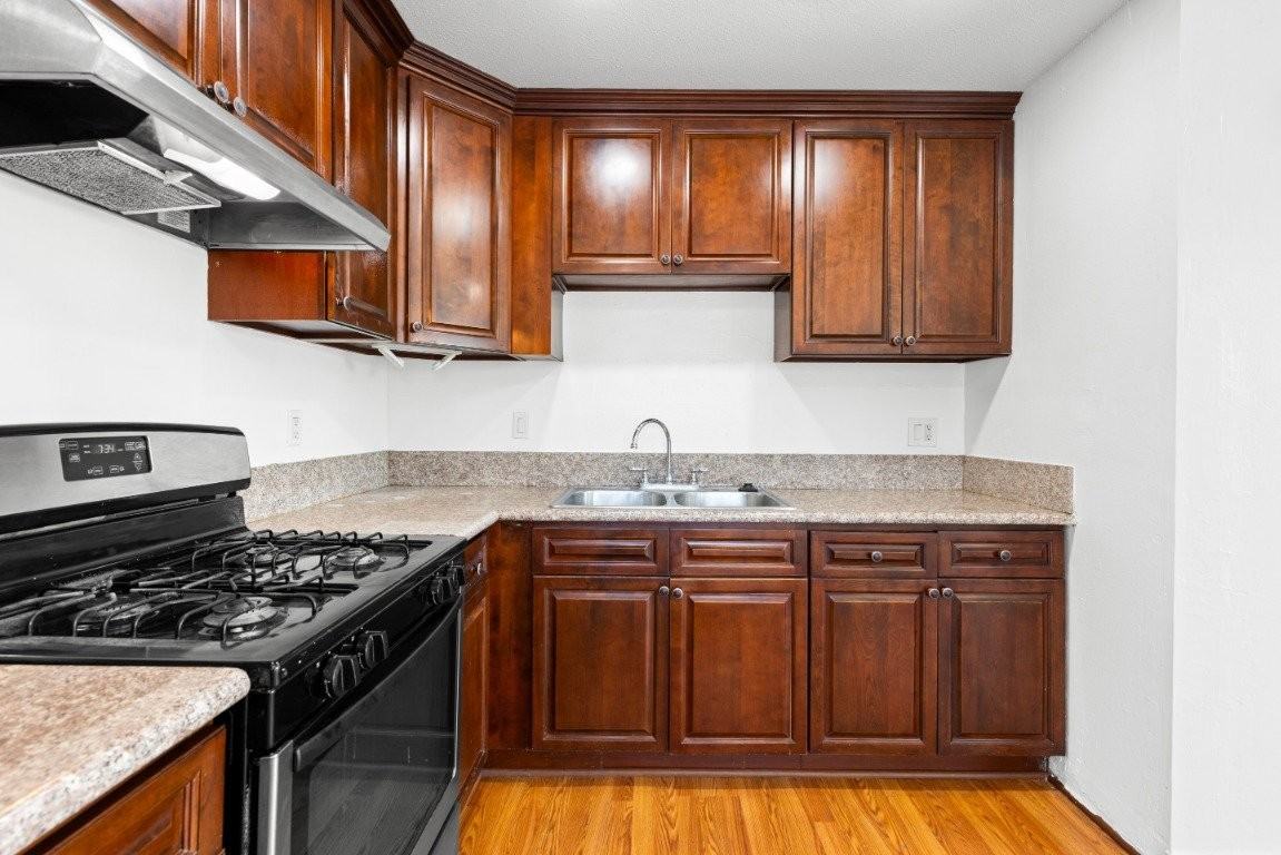 1031 Leslie Rd - Photo 6 of 19