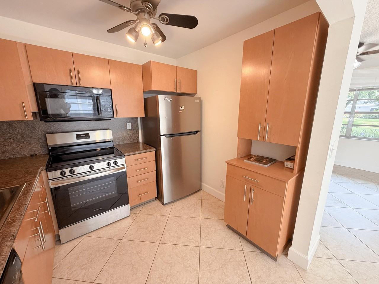106 Burgundy C - Photo 2 of 35