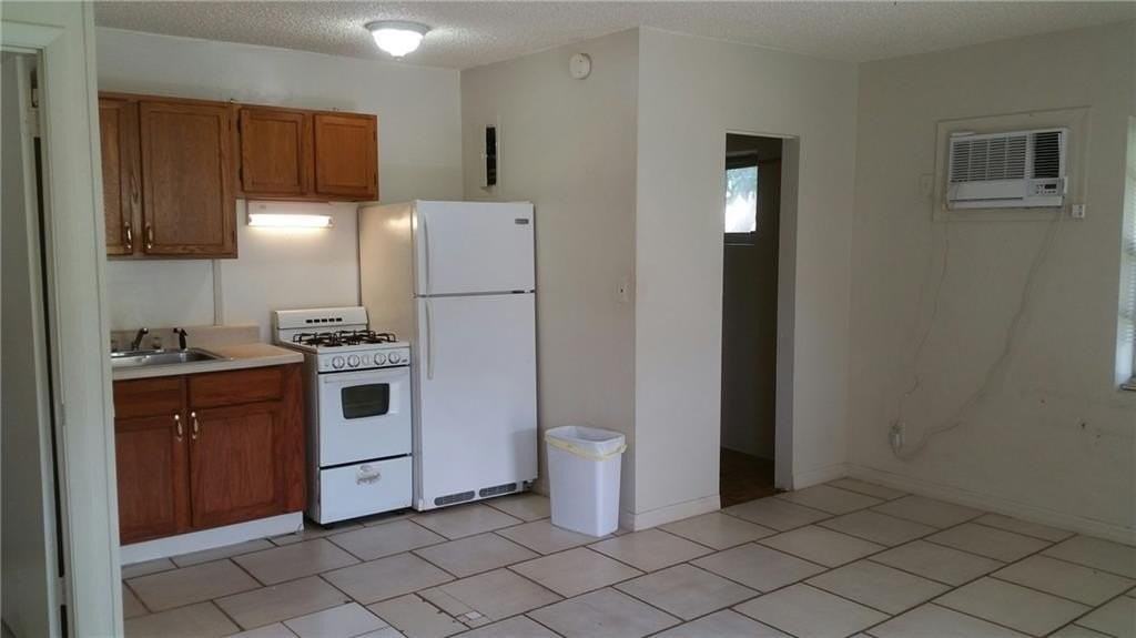 6335 Fillmore St #3 - Photo 3 of 4