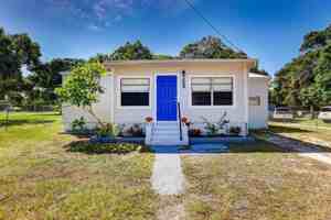 featured image of 305 N 13th St