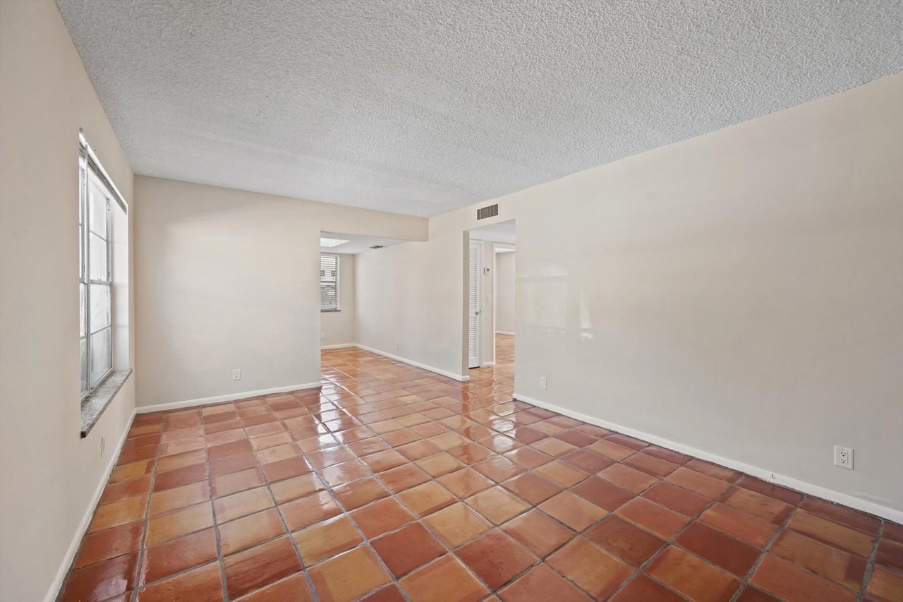 2707 Vandiver Dr #1 - Photo 3 of 12