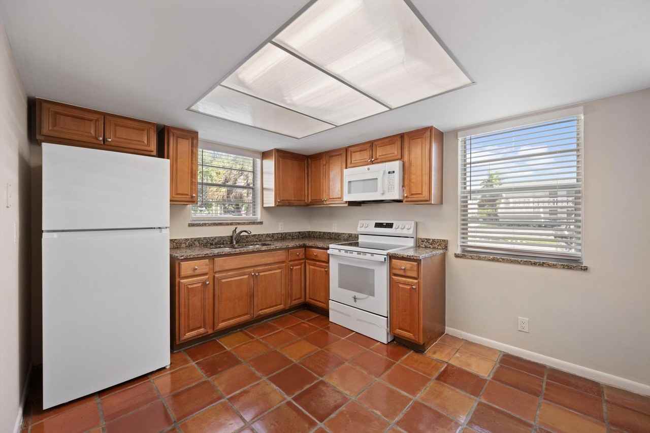 2707 Vandiver Dr #1 - Photo 4 of 12