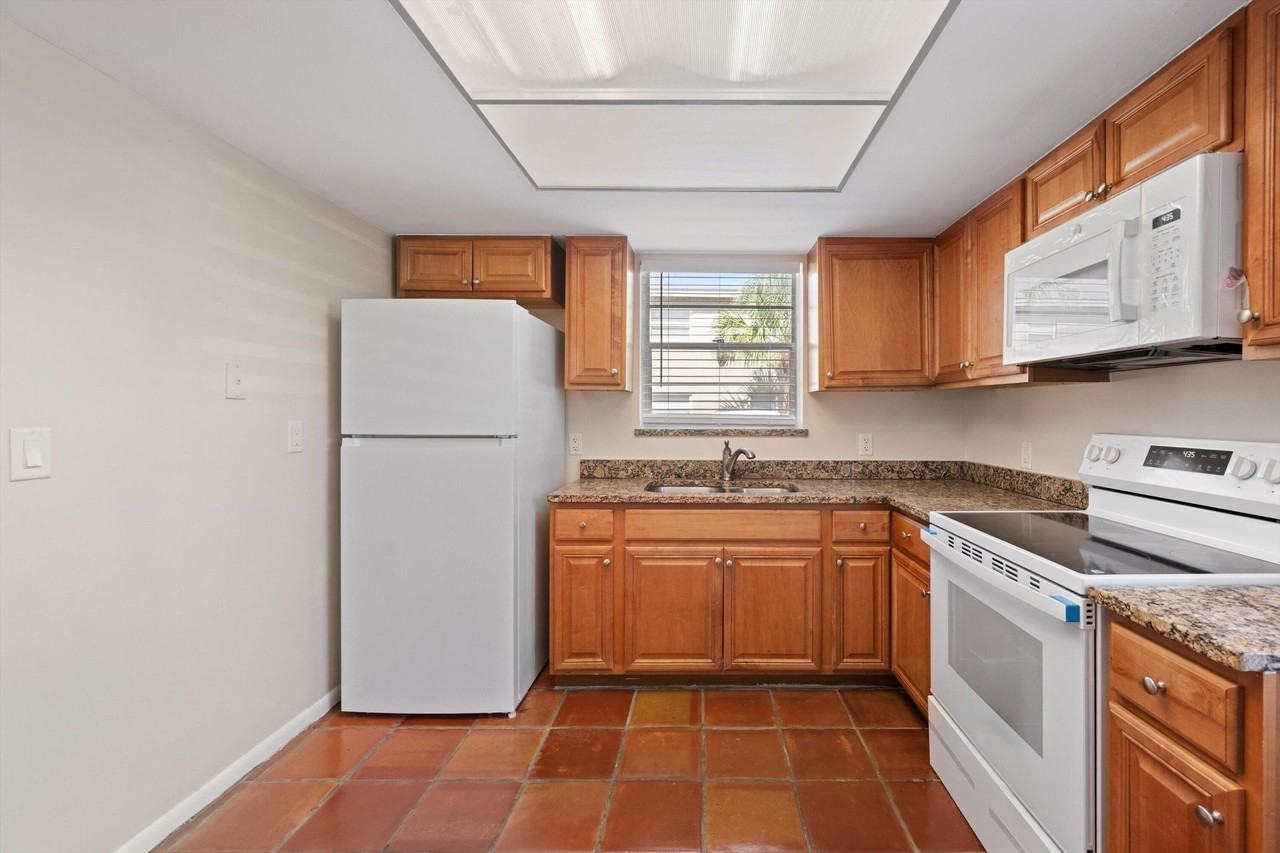 2707 Vandiver Dr #1 - Photo 5 of 12
