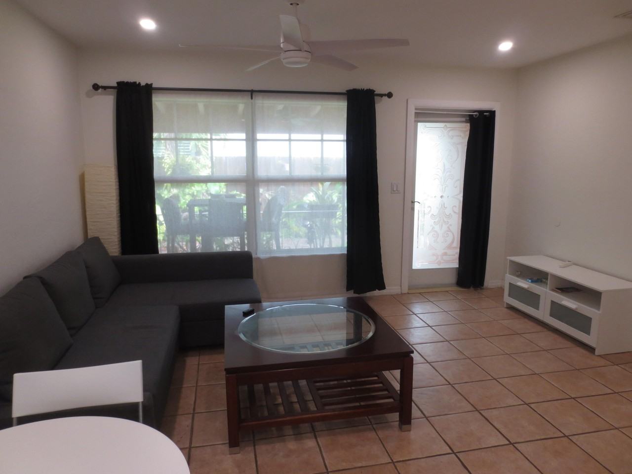 1609 Ne 4th Ct - Photo 4 of 15