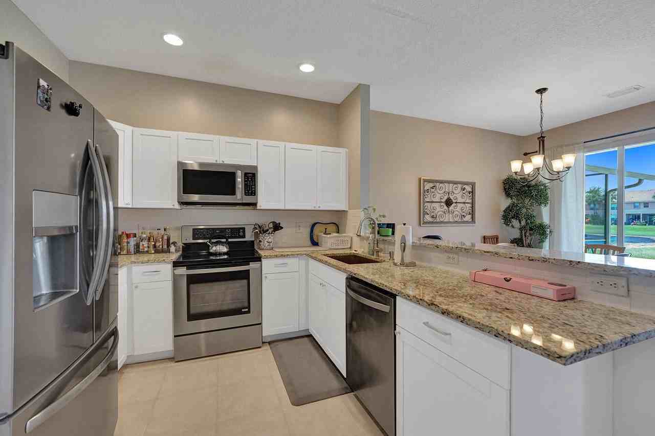 254 River Bluff Ln - Photo 4 of 33