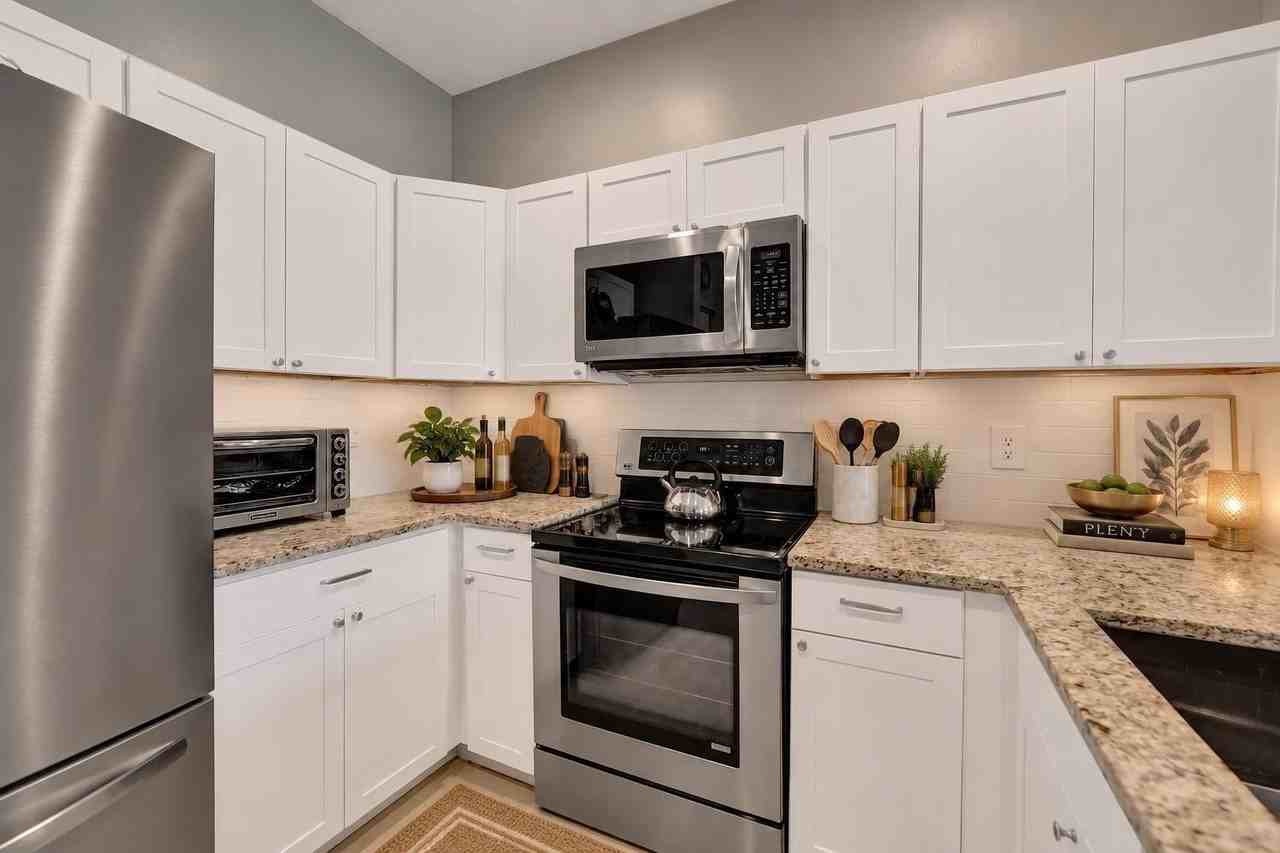 254 River Bluff Ln - Photo 6 of 33