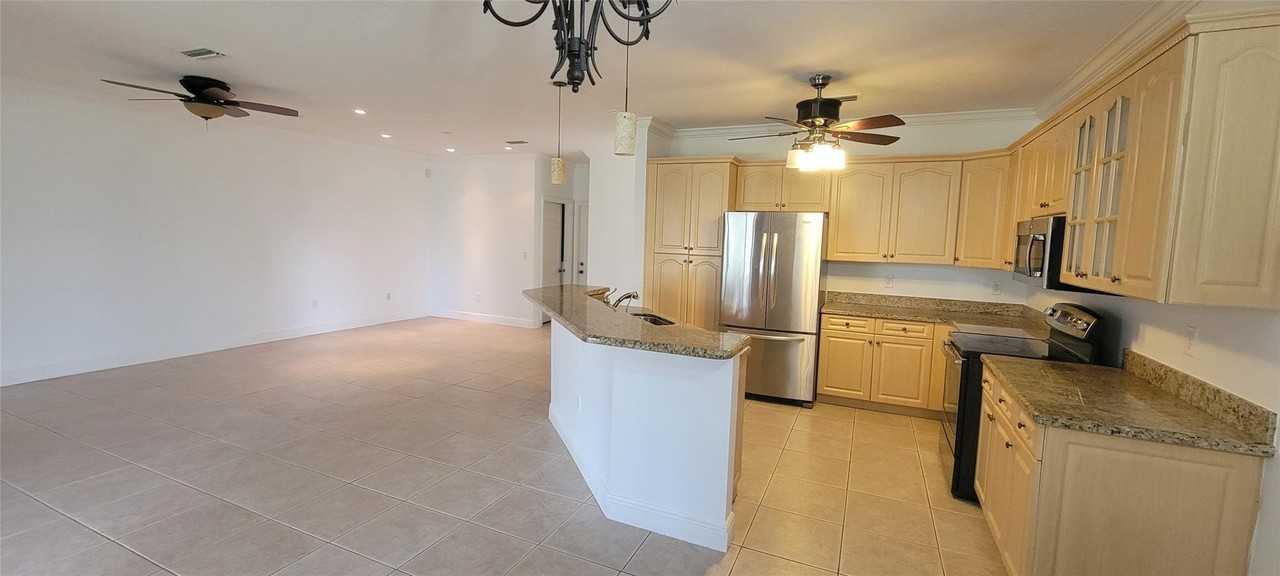 728 Nw 156th Ave - Photo 5 of 27