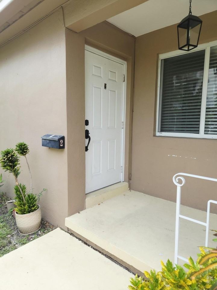 1839 Plunkett St #2 - Photo 2 of 19