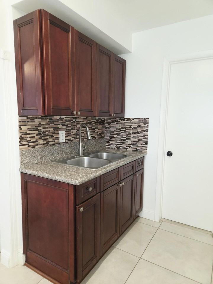 1839 Plunkett St #2 - Photo 6 of 19