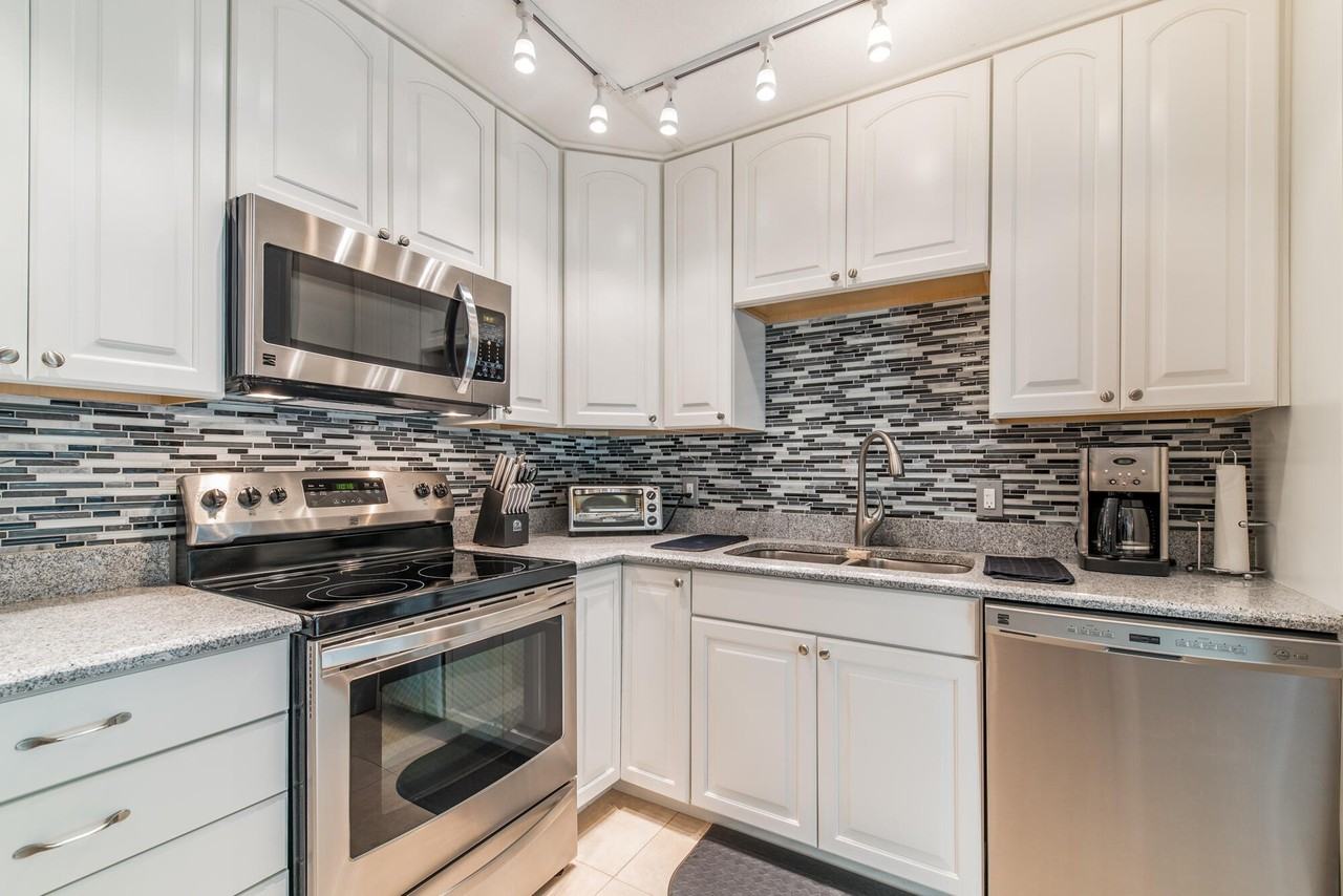 717 7th Ln - Photo 3 of 31