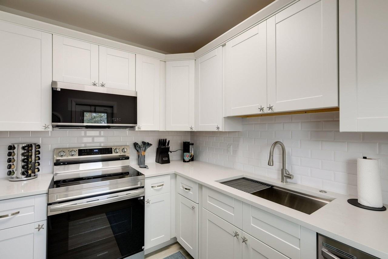 522 Eastwind Dr - Photo 4 of 20