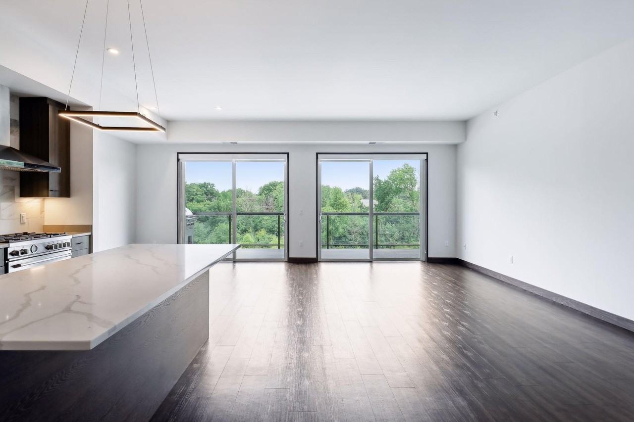 253 Lake St E #307 - Photo 3 of 45