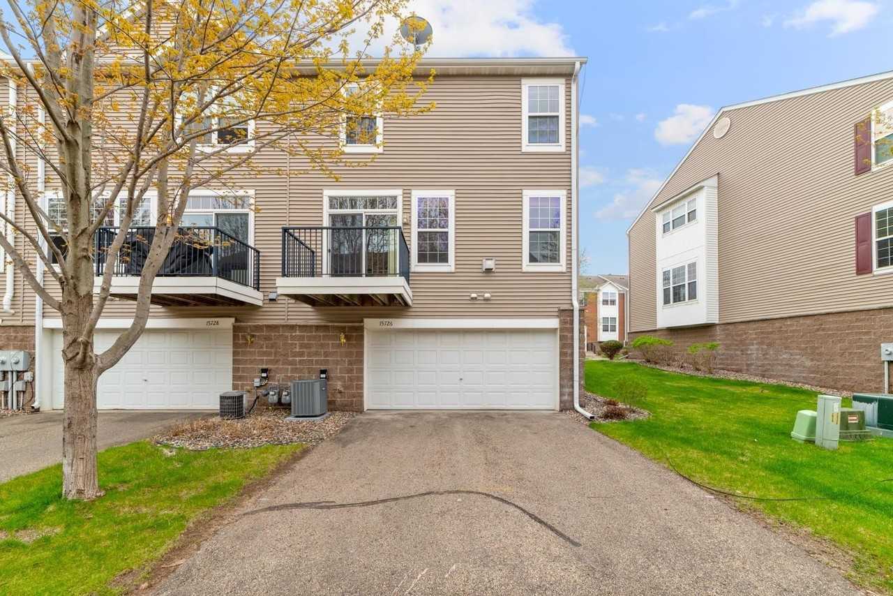 15726 Frisian Ln - Photo 2 of 50