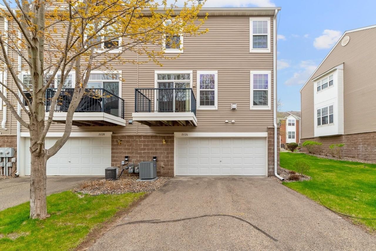 15726 Frisian Ln - Photo 3 of 50