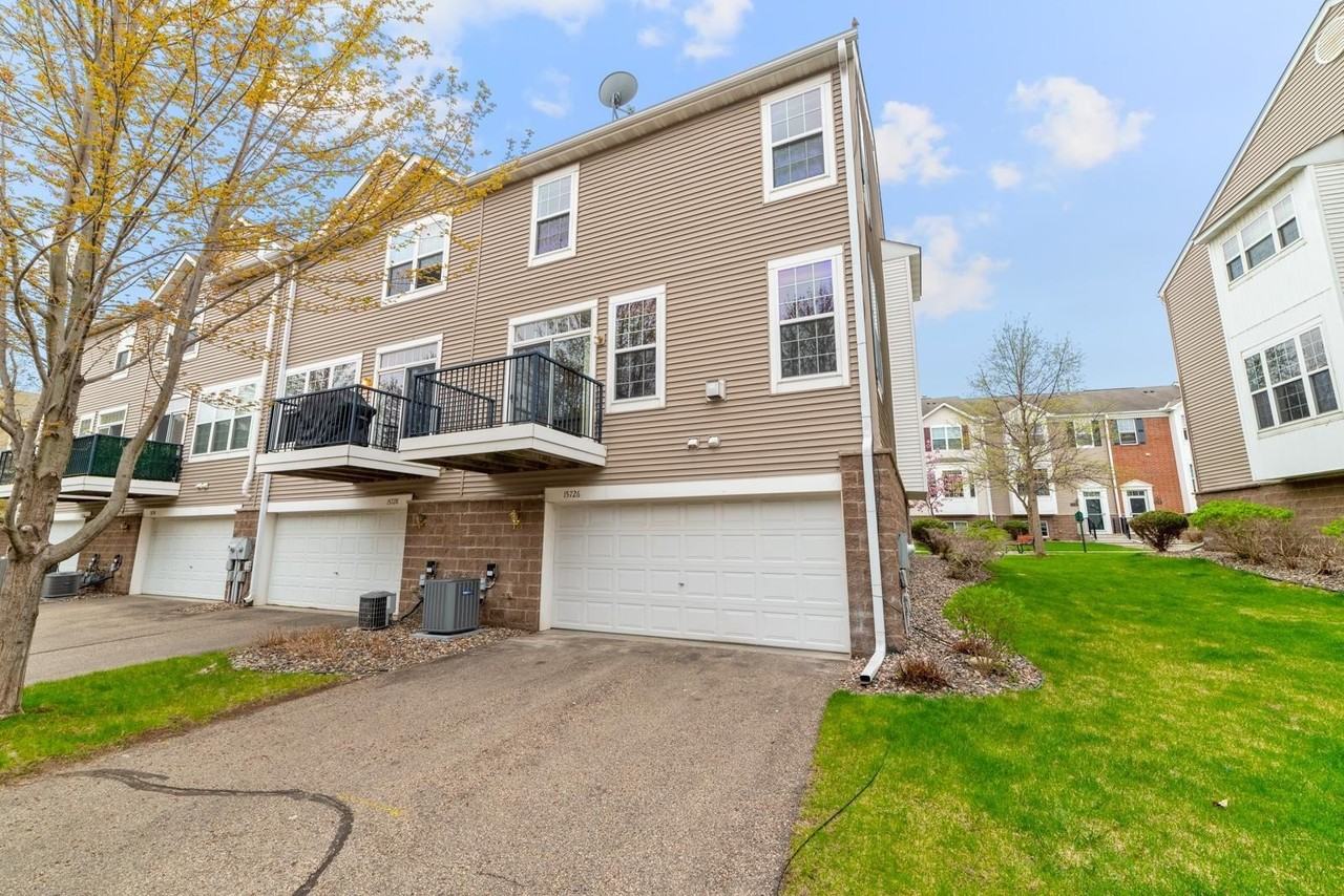 15726 Frisian Ln - Photo 4 of 50