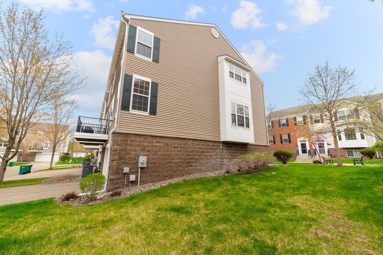15726 Frisian Ln - Photo 5 of 50