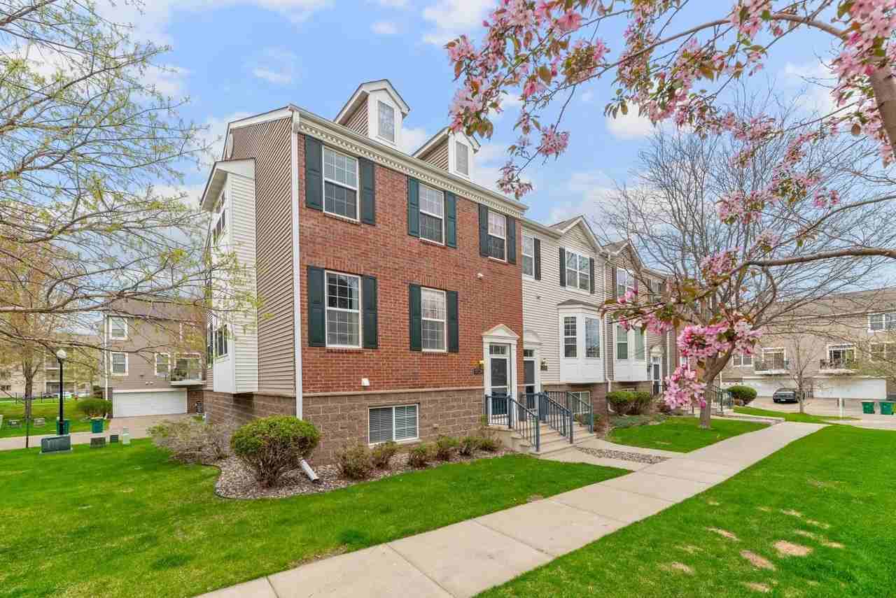 15726 Frisian Ln - Photo 7 of 50