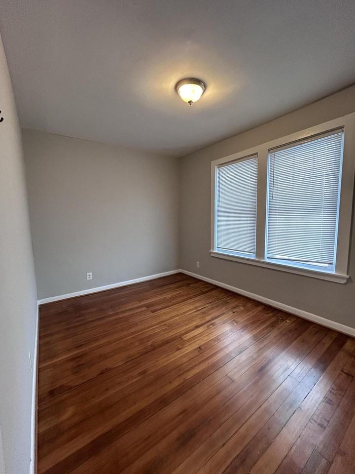 1214 Hamilton Ter Se - Photo 6 of 26