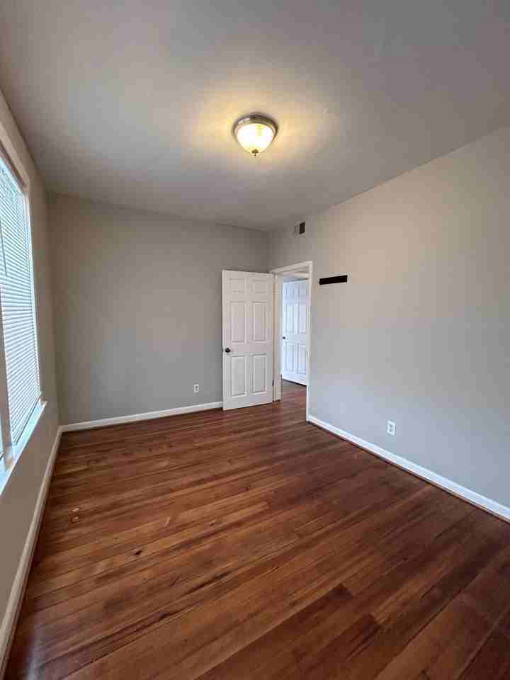 1214 Hamilton Ter Se - Photo 7 of 26