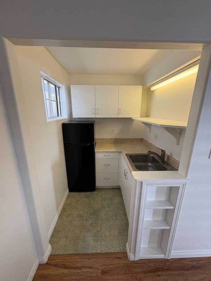 237 Santa Monica Dr - Photo 4 of 7