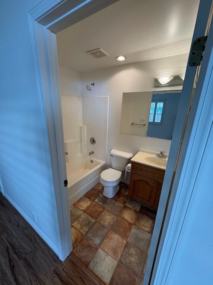 237 Santa Monica Dr - Photo 5 of 7