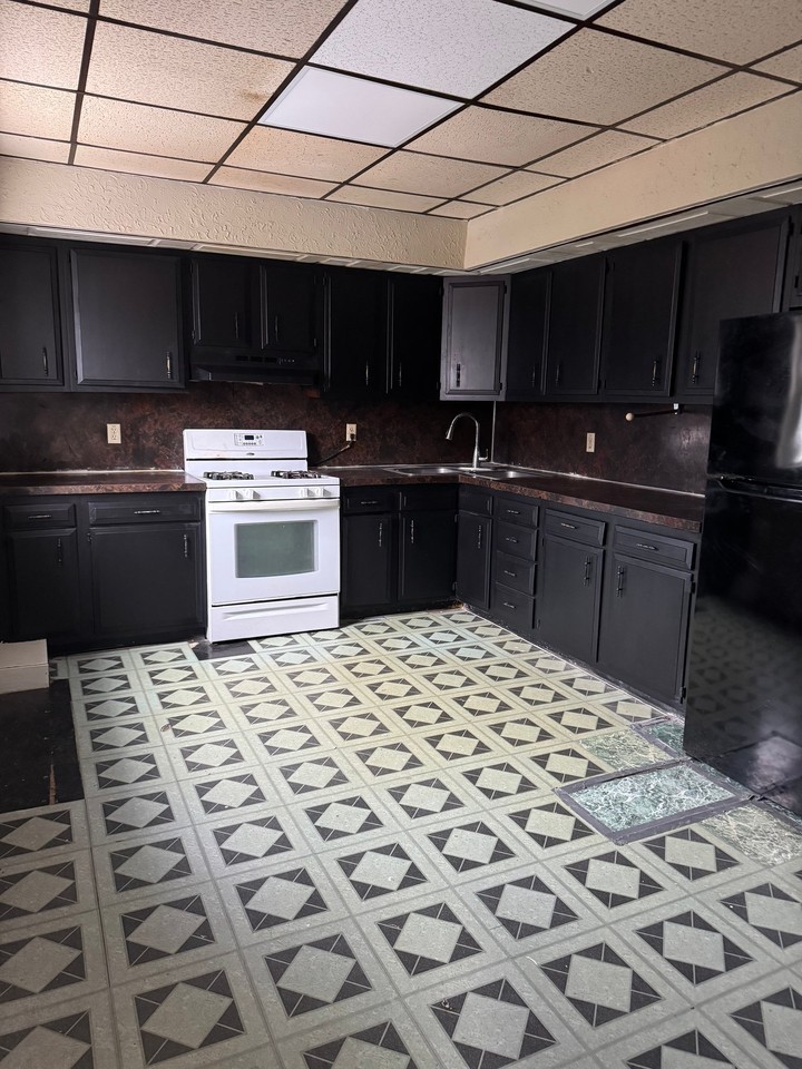 302 N 14th St #2 - Photo 2 of 11